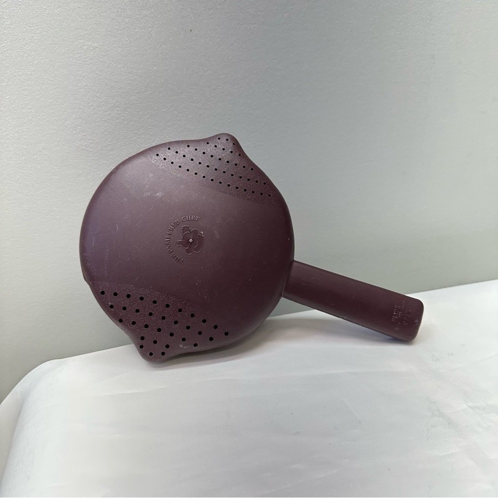 Pampered chef small micro cooker 4 cup 1 quart maroon in color